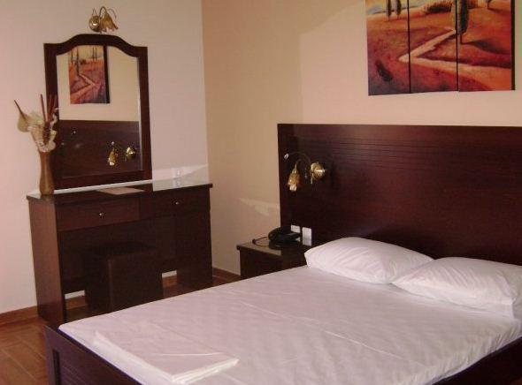 Pantheon Hotel & Suites Nerotriviá Quarto foto